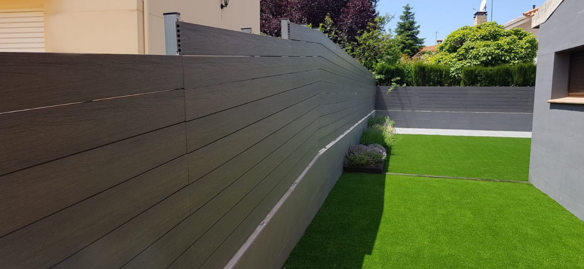 La valla de madera tecnológica en el jardín - Vallas Vallès