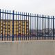 verja biselada azul edificio